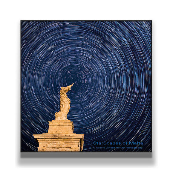 Star trails over St.Paul’s Statue