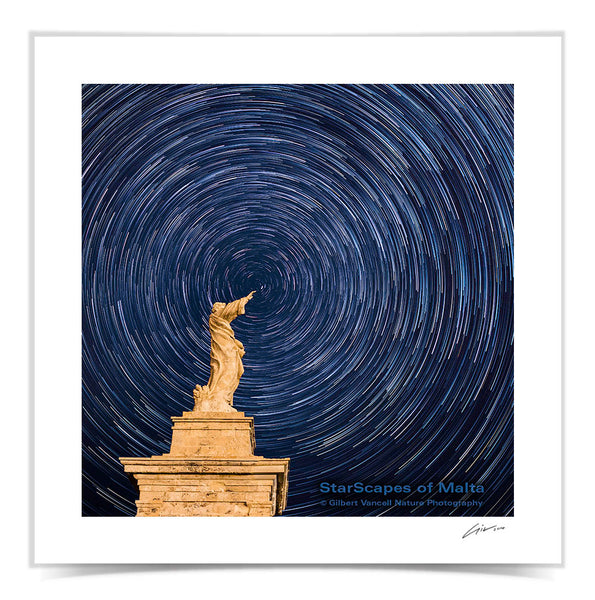 Star trails over St.Paul’s Statue